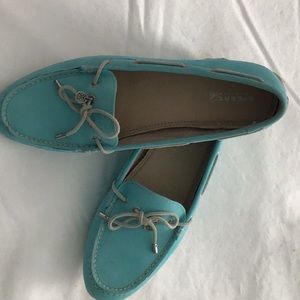 Woman’s Sperry turquoise moccasin